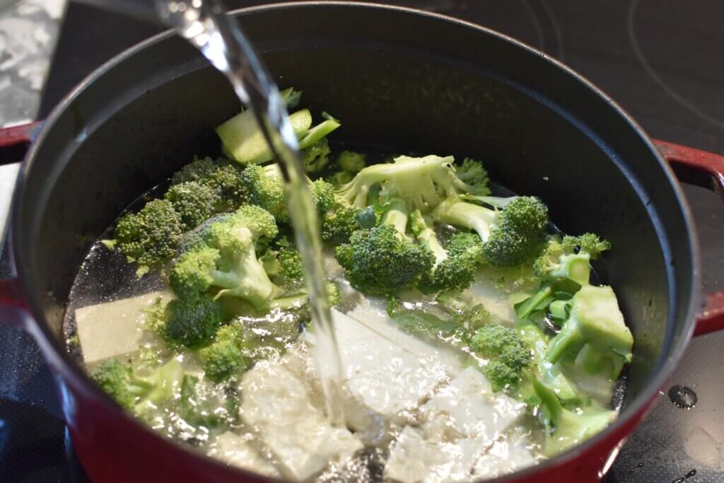 fish tofu soup: add broccoli and hot water